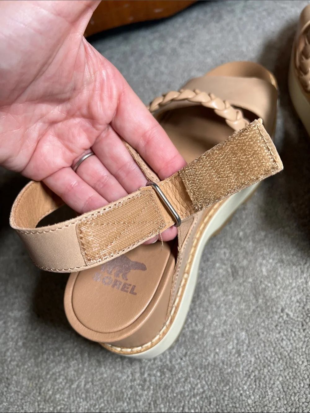 Sorel Joanie IV Y Strap Wedge Women's Platform Sandal Tan size 9.5